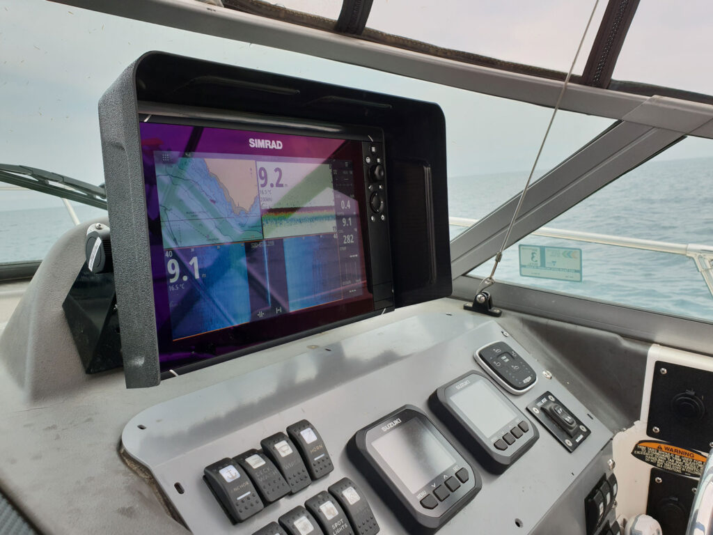 Simrad NSS12 EVO2/3 Visor In Situ