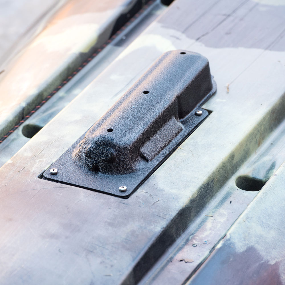 Get up close and personal with the BerleyPro Vibe Lowrance and Garmin Sidescan Transducer Mount, sitting pretty on a rugged metallic backdrop. Those screws mean business, adding an industrial edge that screams durability and innovation.