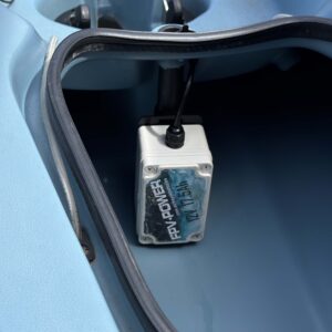 Lithium battery for a Hobie Kayak attached to the mast with a BerleyPro mount