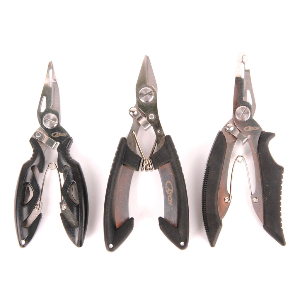 Check out these sleek Three Catch Pliers with their black handles, perfectly lined up against a clean white backdrop.