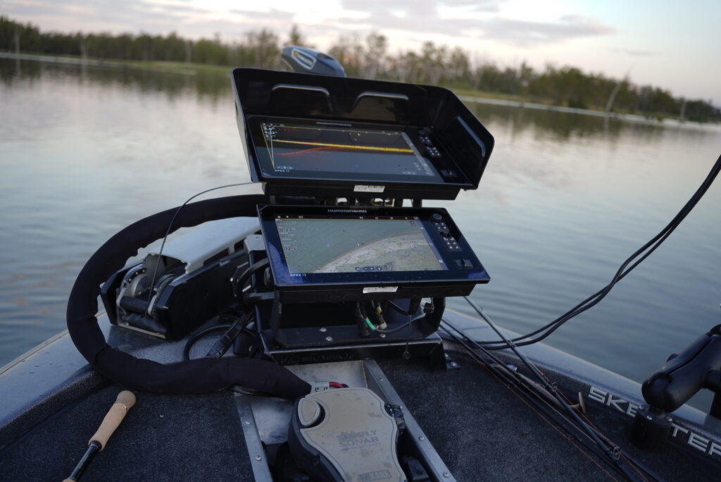 Humminbird Apex fish finder sounder graph with berleypro visor forward facing sonar