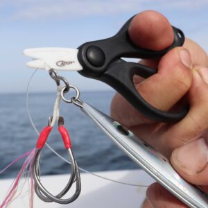 169053-Ceramic-Braid-Scissors-Cutting-The-Mono-Close-Up